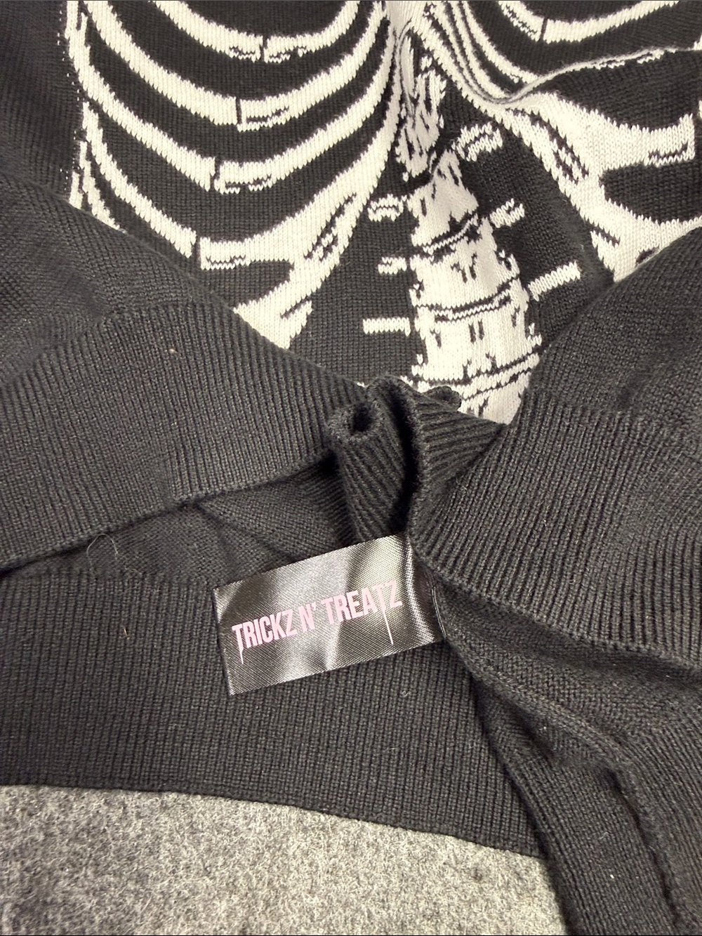 Trickz N Treatz Black Skeleton Graphic Cropped Sweater - Picture 4 of 7